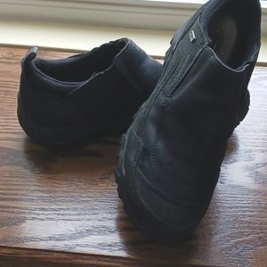 Mens Merrell slip on in black leather size 10.5
